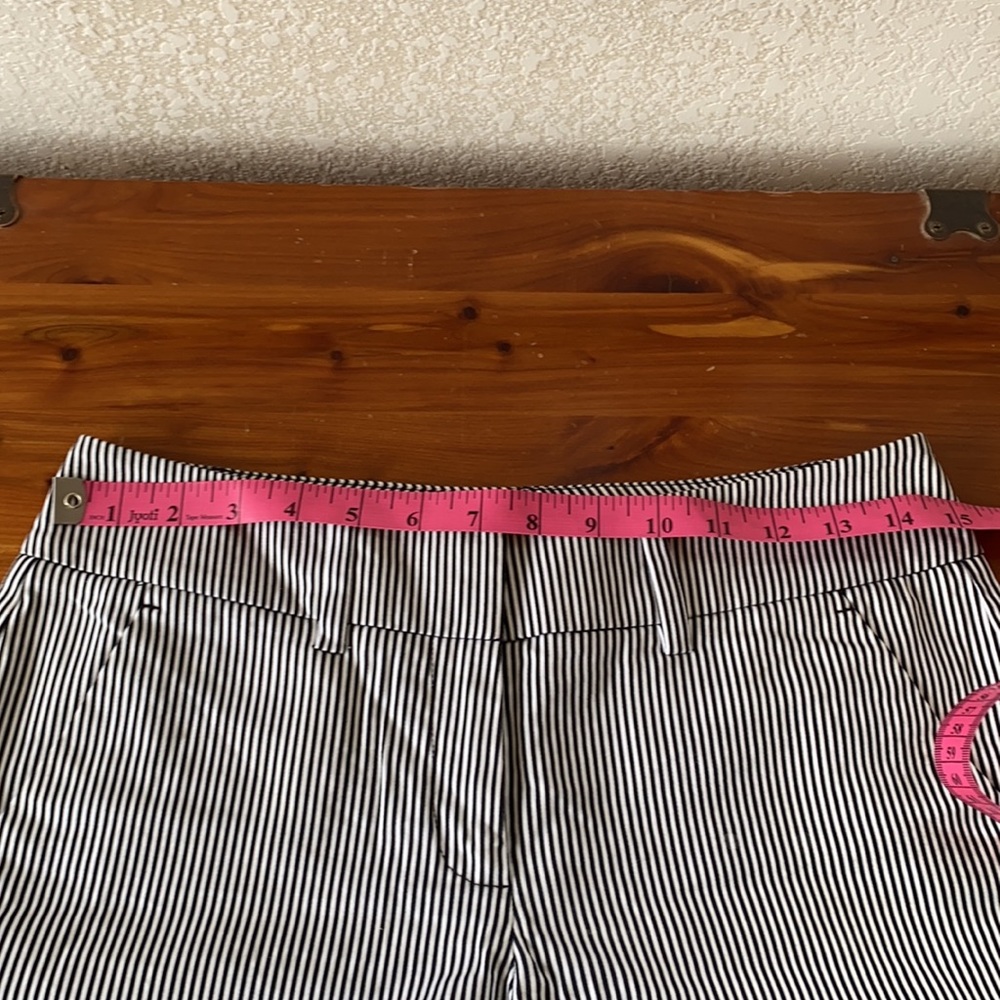 New York & Company striped shorts 0 - Picture 5 of 8